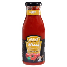 Heinz home tomato sauce with salt and pepper